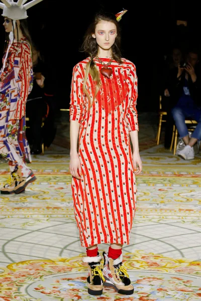 Look 3